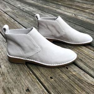 NEW 💕 Dolce Vita Nubuck Light Gray Suede Booties